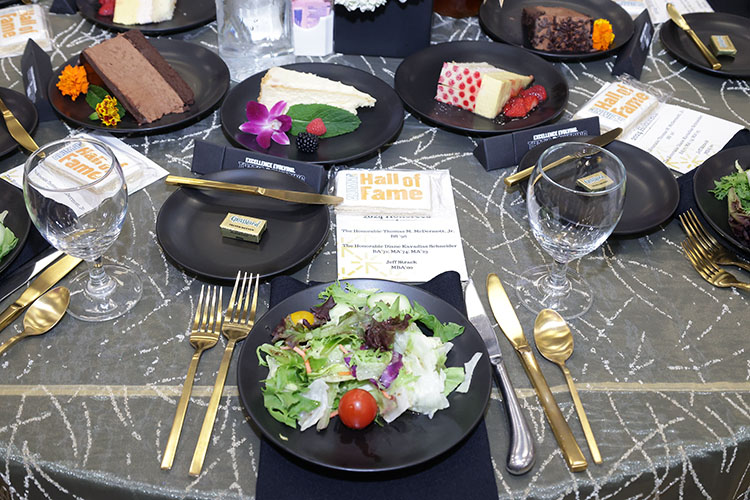 A table setting for the PNW Hall of Fame event