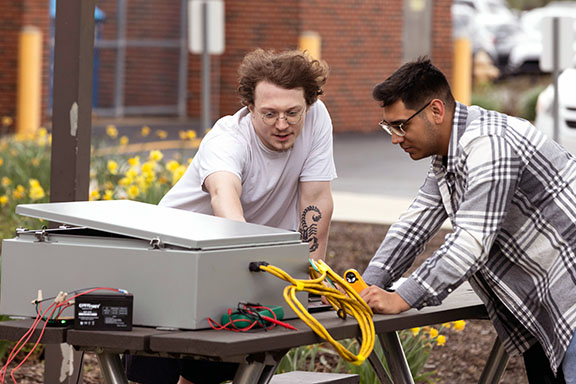 PNW engineering students work on an electronic project.