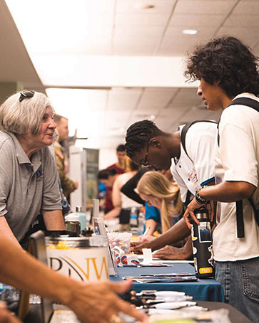 Students get resources at a PNW Welcome Rally