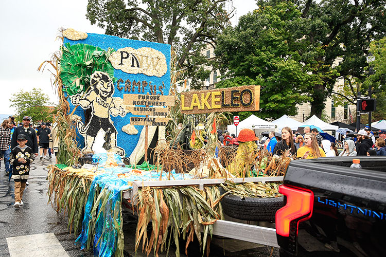 The PNW popcorn fest float